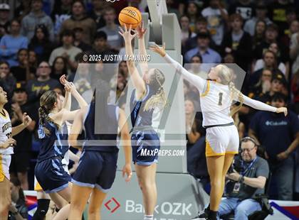 Thumbnail 2 in DeQueen vs. Pulaski Academy (AAA 4A State Final) photogallery.