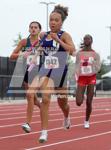 Thumbnail 2 in UIL 5A Track Region III Final photogallery.