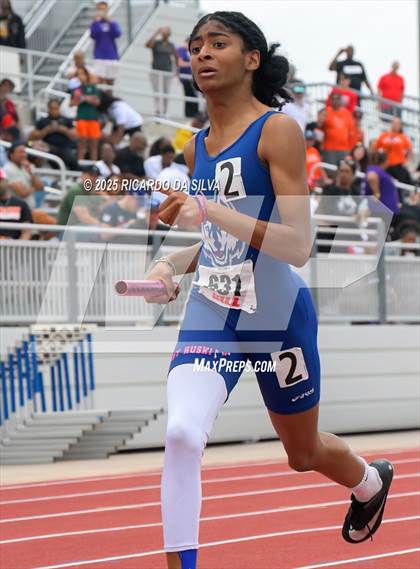 Thumbnail 2 in UIL 5A Track Region III Final photogallery.