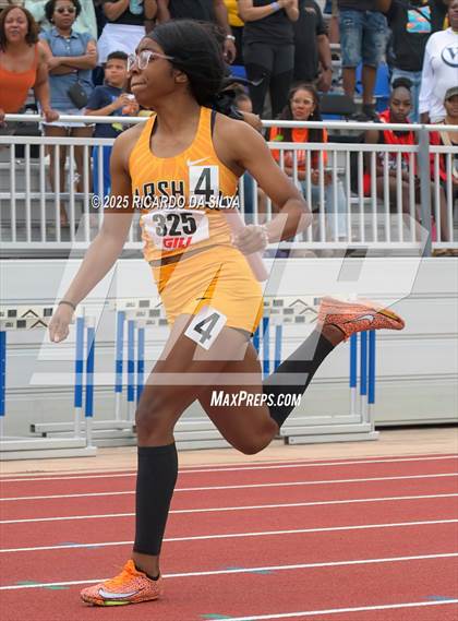 Thumbnail 2 in UIL 5A Track Region III Final photogallery.