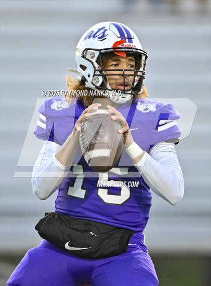 Thumbnail 3 in Logansport @ Muncie Central (IHSAA 4A Section 20 Semifinal) photogallery.