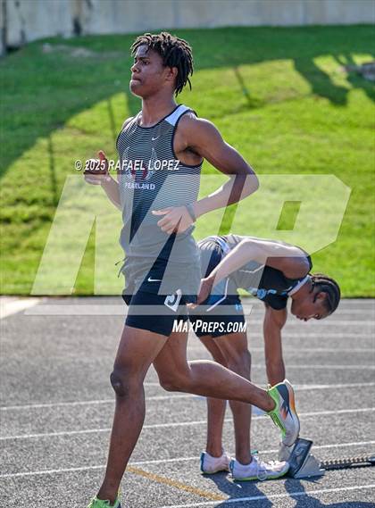 Thumbnail 1 in UIL 6A Track & Field Area 21&22 (400M) photogallery.
