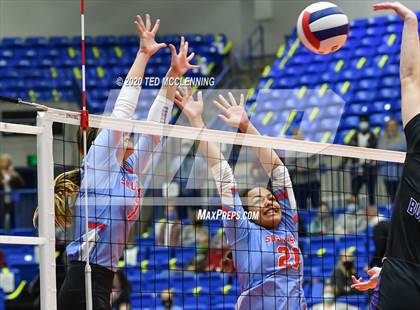Thumbnail 2 in Fayetteville vs. Southside (AAA 6A State Final) photogallery.