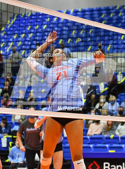 Thumbnail 2 in Fayetteville vs. Southside (AAA 6A State Final) photogallery.