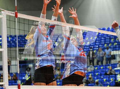 Thumbnail 2 in Fayetteville vs. Southside (AAA 6A State Final) photogallery.