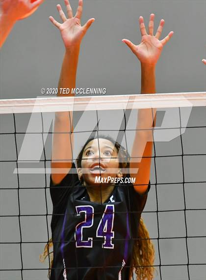 Thumbnail 3 in Fayetteville vs. Southside (AAA 6A State Final) photogallery.