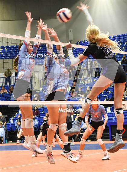 Thumbnail 3 in Fayetteville vs. Southside (AAA 6A State Final) photogallery.