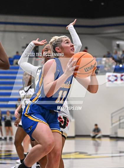 Thumbnail 3 in Jonesboro vs. Sheridan (AAA 5A State Playoff First Round) photogallery.