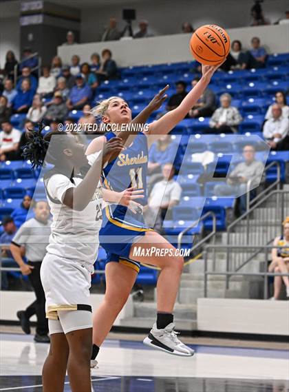 Thumbnail 2 in Jonesboro vs. Sheridan (AAA 5A State Playoff First Round) photogallery.