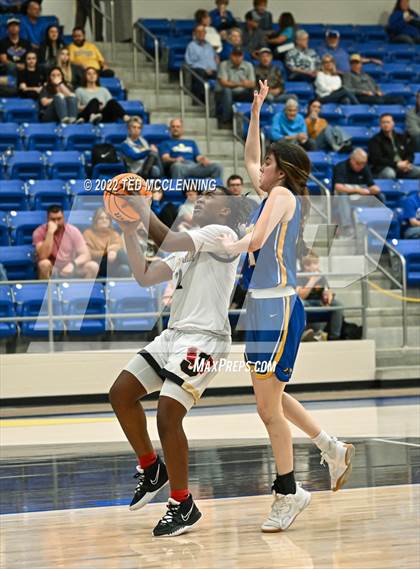 Thumbnail 3 in Jonesboro vs. Sheridan (AAA 5A State Playoff First Round) photogallery.