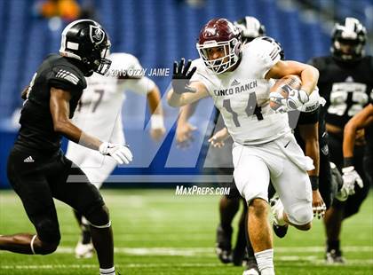 Thumbnail 2 in Cinco Ranch vs. Steele (UIL 6A D2 Semifinal) photogallery.