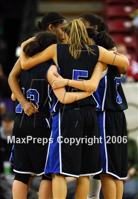Thumbnail 3 in Windward vs. Sacred Heart Cathedral (CIF State D4 Final) photogallery.