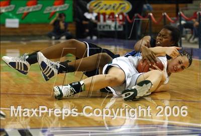 Thumbnail 2 in Windward vs. Sacred Heart Cathedral (CIF State D4 Final) photogallery.