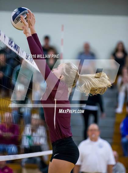 Thumbnail 3 in Kingston vs. Minisink Valley (Section 9 Class AA Final) photogallery.