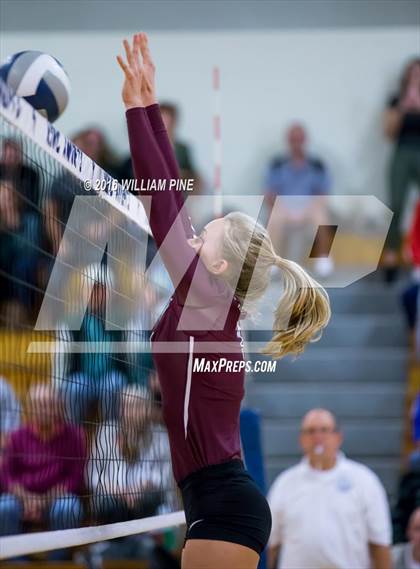 Thumbnail 2 in Kingston vs. Minisink Valley (Section 9 Class AA Final) photogallery.