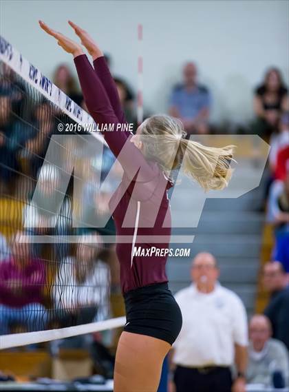 Thumbnail 2 in Kingston vs. Minisink Valley (Section 9 Class AA Final) photogallery.