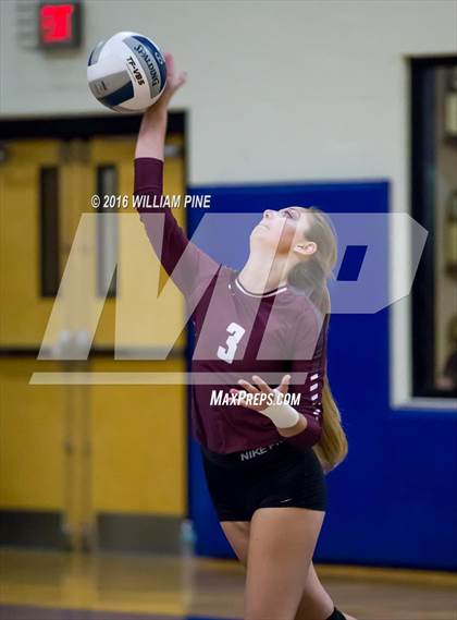 Thumbnail 2 in Kingston vs. Minisink Valley (Section 9 Class AA Final) photogallery.