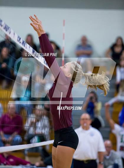 Thumbnail 2 in Kingston vs. Minisink Valley (Section 9 Class AA Final) photogallery.