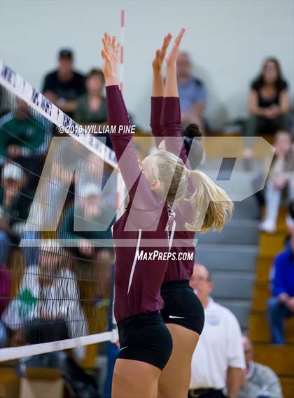 Thumbnail 3 in Kingston vs. Minisink Valley (Section 9 Class AA Final) photogallery.