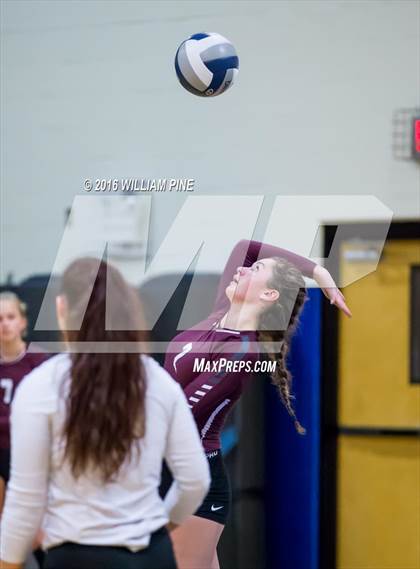 Thumbnail 3 in Kingston vs. Minisink Valley (Section 9 Class AA Final) photogallery.
