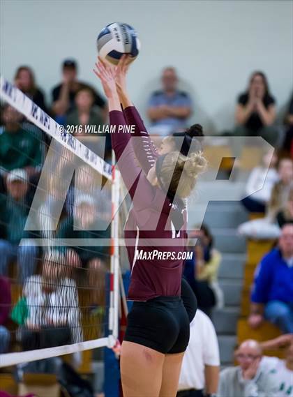 Thumbnail 2 in Kingston vs. Minisink Valley (Section 9 Class AA Final) photogallery.