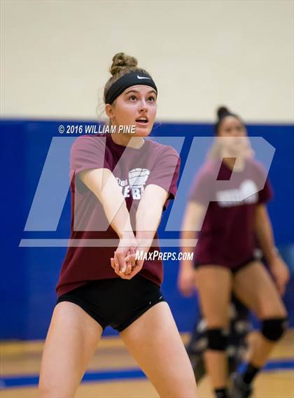 Thumbnail 3 in Kingston vs. Minisink Valley (Section 9 Class AA Final) photogallery.
