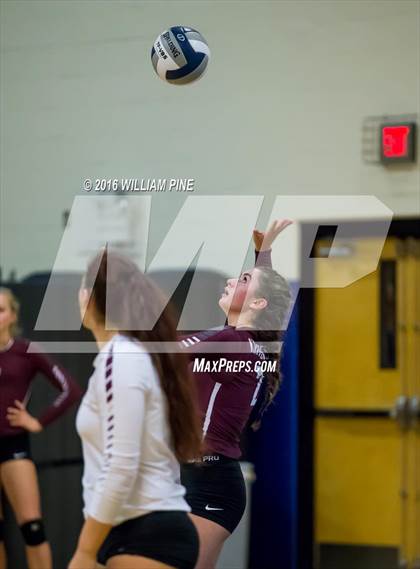 Thumbnail 2 in Kingston vs. Minisink Valley (Section 9 Class AA Final) photogallery.