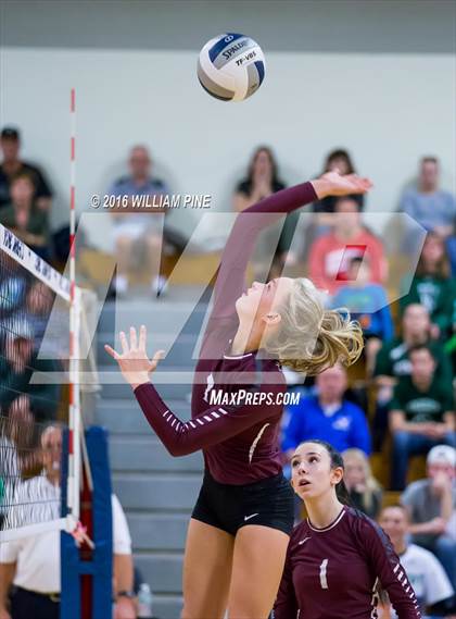 Thumbnail 2 in Kingston vs. Minisink Valley (Section 9 Class AA Final) photogallery.