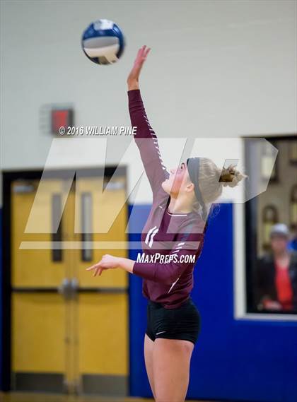 Thumbnail 1 in Kingston vs. Minisink Valley (Section 9 Class AA Final) photogallery.