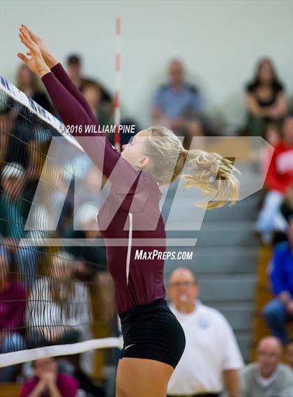 Thumbnail 1 in Kingston vs. Minisink Valley (Section 9 Class AA Final) photogallery.