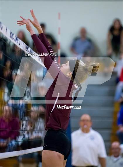 Thumbnail 3 in Kingston vs. Minisink Valley (Section 9 Class AA Final) photogallery.