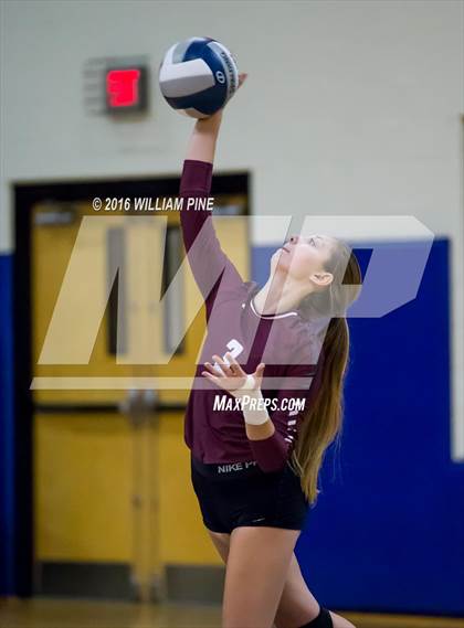 Thumbnail 3 in Kingston vs. Minisink Valley (Section 9 Class AA Final) photogallery.