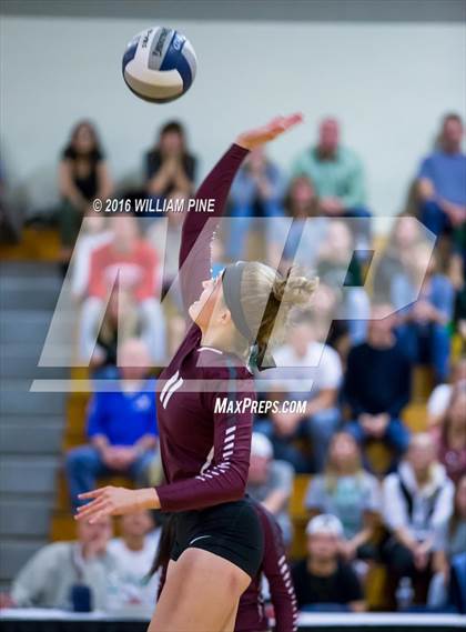 Thumbnail 3 in Kingston vs. Minisink Valley (Section 9 Class AA Final) photogallery.