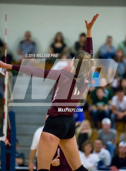 Thumbnail 2 in Kingston vs. Minisink Valley (Section 9 Class AA Final) photogallery.