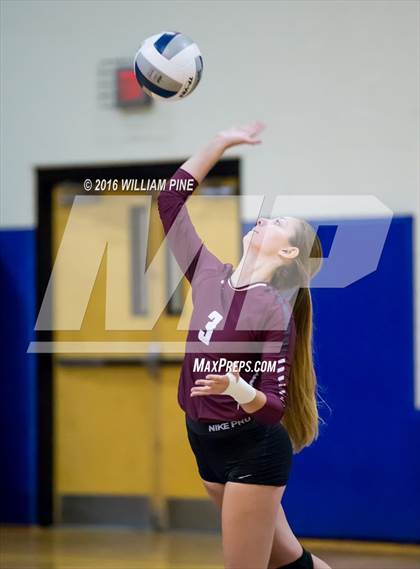 Thumbnail 2 in Kingston vs. Minisink Valley (Section 9 Class AA Final) photogallery.