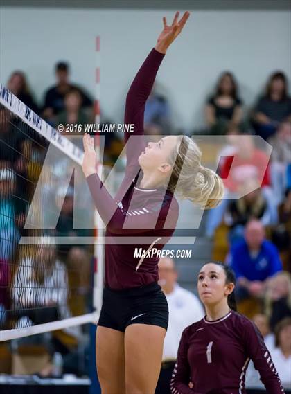 Thumbnail 3 in Kingston vs. Minisink Valley (Section 9 Class AA Final) photogallery.