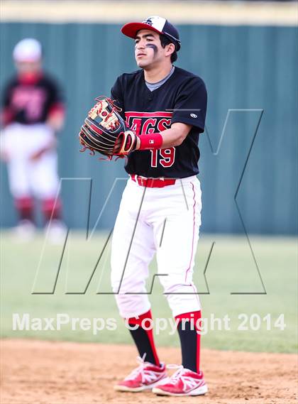 Thumbnail 2 in Horn @ Rockwall photogallery.