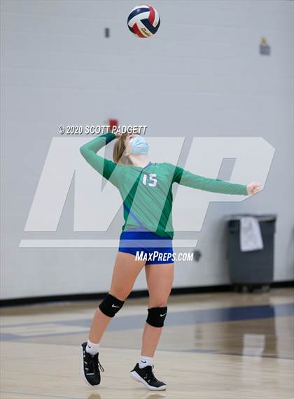 Thumbnail 1 in Lee's Summit West vs. Blue Springs South photogallery.