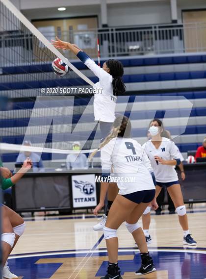 Thumbnail 3 in Lee's Summit West vs. Blue Springs South photogallery.