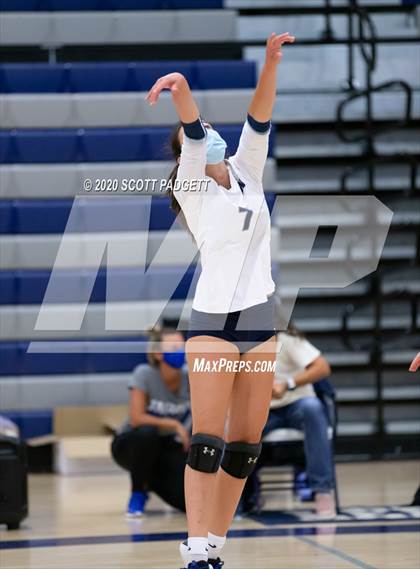 Thumbnail 2 in Lee's Summit West vs. Blue Springs South photogallery.