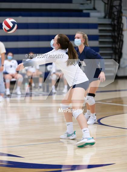 Thumbnail 2 in Lee's Summit West vs. Blue Springs South photogallery.