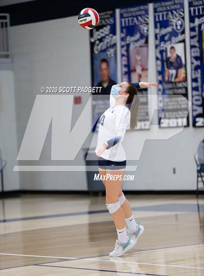 Thumbnail 2 in Lee's Summit West vs. Blue Springs South photogallery.