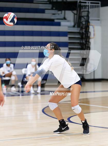 Thumbnail 2 in Lee's Summit West vs. Blue Springs South photogallery.