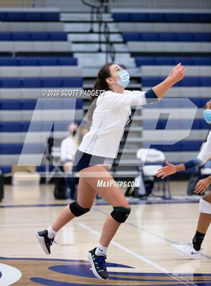 Thumbnail 1 in Lee's Summit West vs. Blue Springs South photogallery.