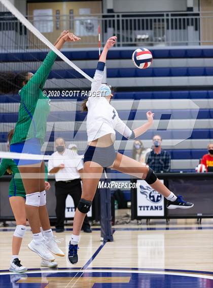 Thumbnail 1 in Lee's Summit West vs. Blue Springs South photogallery.