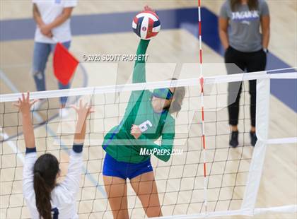 Thumbnail 2 in Lee's Summit West vs. Blue Springs South photogallery.