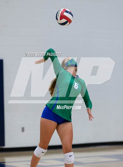 Thumbnail 3 in Lee's Summit West vs. Blue Springs South photogallery.