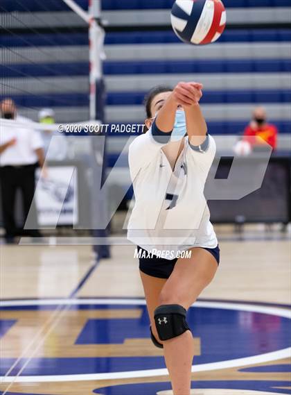 Thumbnail 2 in Lee's Summit West vs. Blue Springs South photogallery.