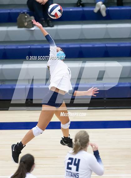 Thumbnail 3 in Lee's Summit West vs. Blue Springs South photogallery.