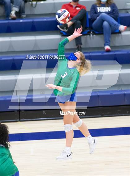 Thumbnail 1 in Lee's Summit West vs. Blue Springs South photogallery.
